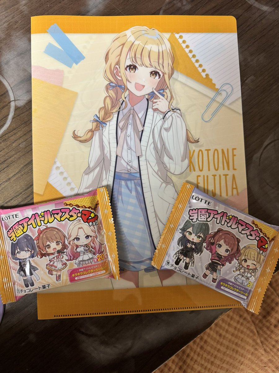 仕事帰りにローソン寄ったけどアクスタは売り切れてた 予約でゲットや