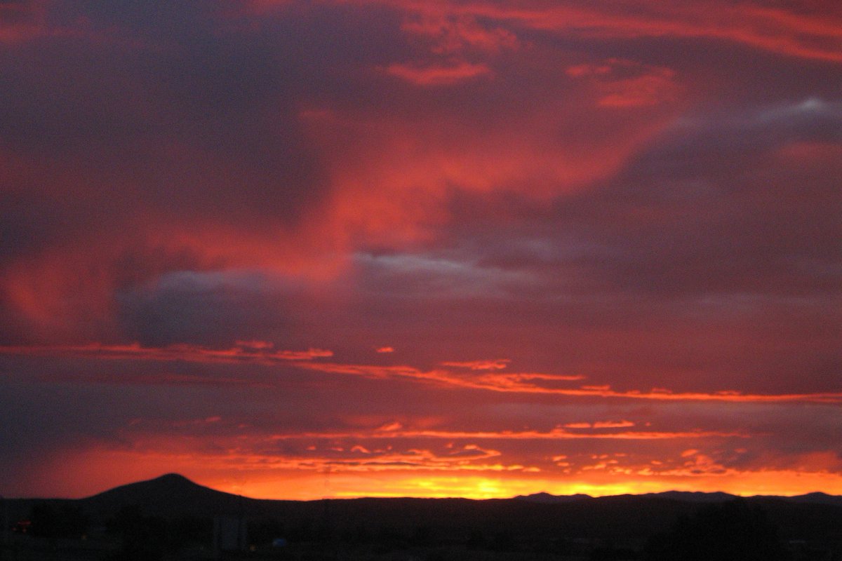 Experiencing a sense of awe in nature can have a significant positive impact on your mental and emotional health.

But this is a picture. Now go out there and see the real thing! 🌄

You’re welcome.
