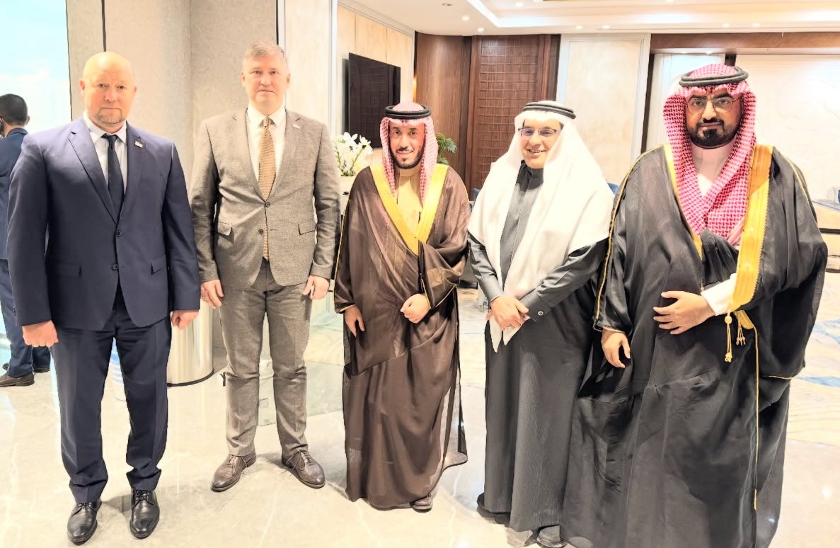 ALSALHAN's tweet image. انطلق اليوم : 
#ملتقى_الأعمال_السعودي_البيلاروسي

🔹بحضور رئيس #اتحاد_الغرف_السعودية 
 أ.حسن الحويزي 

🔹بحضور وزير الاتصالات والمعلومات في #بيلاروسيا السيد كيريل زاليسكي 

🔹بحضور الرئيس مجلس الاعمال السعودي البيلاروسي د. غنام الدوسري
 
🔹بحضور عضو مجلس الاعمال و الرئيس التنفيذي…