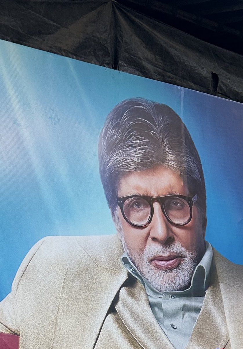 Haayein!! Moment ✨

The surprise touch on the shoulder, the turn, the smile — <a href="/janakraj13/">Janakraj Agrawal</a> ji  bhai,
your affection was a beautiful moment to hold onto.
Grateful beyond words for such warmth and love.
A sincere thank you to <a href="/SrBachchan/">Amitabh Bachchan</a> Sir for always inspiring us. 🙏💛