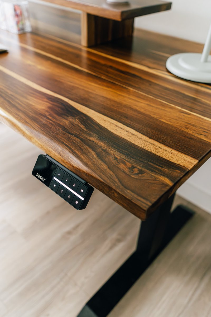 deskyau's tweet photo. Dark tones and natural streaks make each Pheasantwood Hardwood desktop unique and full of character! 😍

#Desky #DeskyDesk #HardwoodDesktop #WorkspaceGoals https://t.co/kxPHHe9VUJ