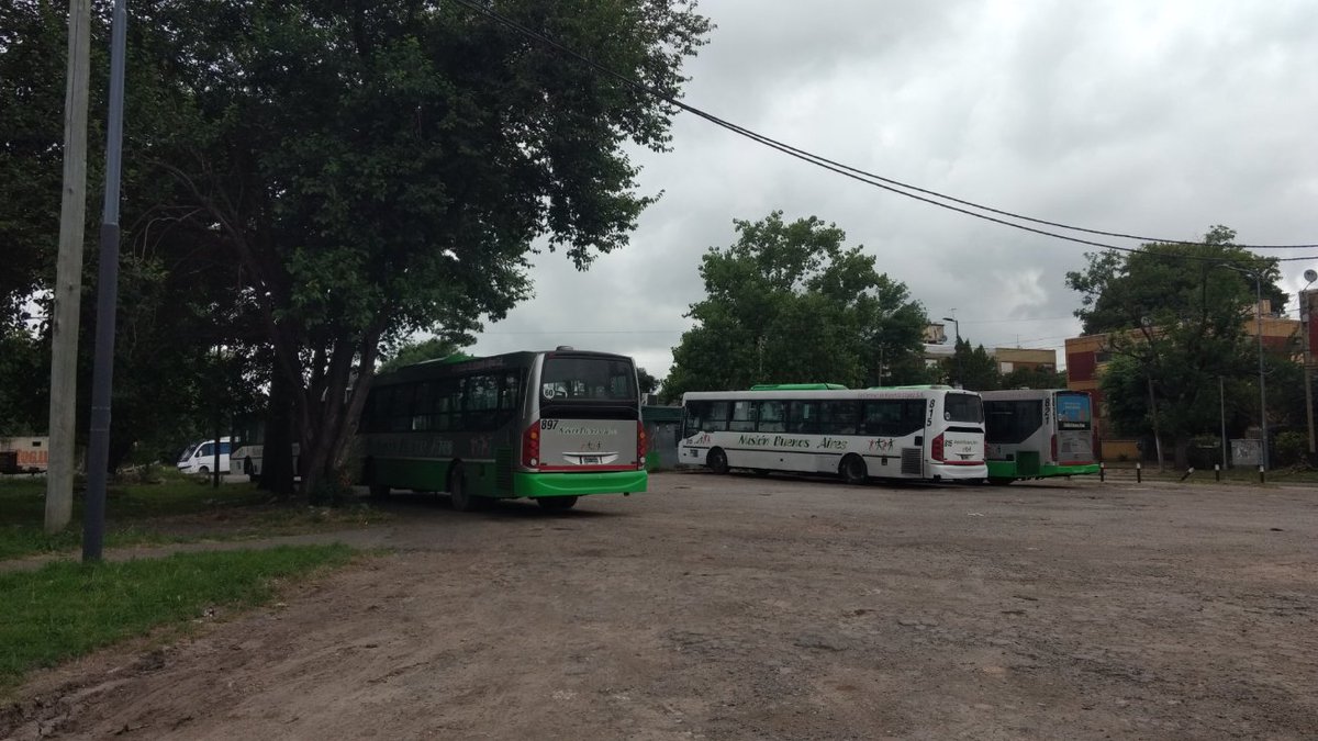 Cristia63969064's tweet photo. @CiudadDeBondis En la Terminal Barrio Marítimo, Hudson, aún están sólo los #Linea197 Misión Buenos Aires.
#Linea159 SemiRapido #Linea603 #Linea619 ramal 3 Circuito Chico, #Linea219 ramal 3 Negro y 3 Rojo, #Linea619 El Pato https://t.co/fzC78HZ3TU