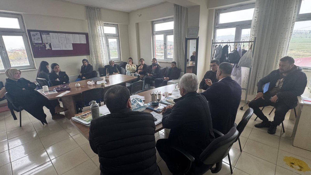 KULP İLÇE ZİYARETİMİZ (1)
📍Uzunova Hüseyin Esmer ilk/Ort.
📍Ünal ilkokulu/Ortaokulu
📍Çöl Canaydın İmam Hatip ortaokulu 
📍Çöl Canaydın Ortaokulu'nu ziyaret ederek eğitim çalışanı arkadaşlarımızla toplu sözleşme süreci ve sendikal kazanımlar üzerine değerlendirmelerde  bulunduk.