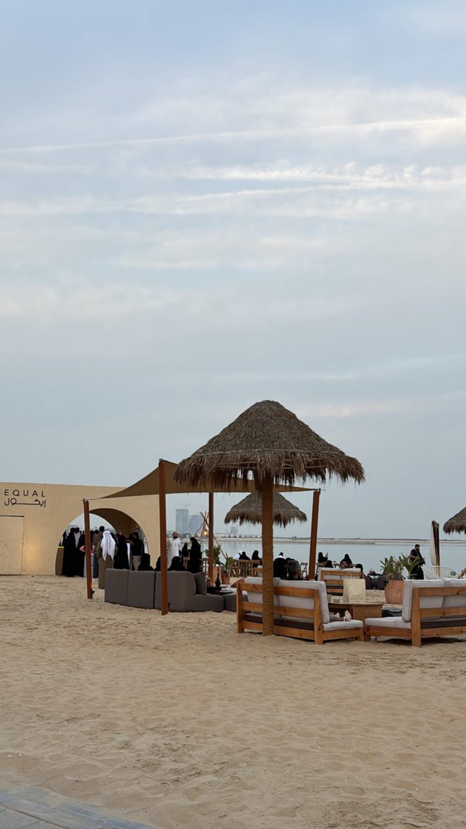 مطر وتكية على بحر الخليج العربي ، الخُبر  :