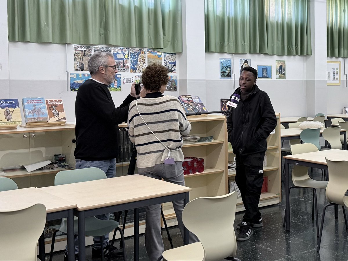 No us perdeu perdeu l’InfoK d’avui a les 19.30h! Vuit alumnes de 3r d’ESO hi intervindran parlant de l’ús de les xarxes socials entre els nois i noies de 14 anys. <a href="/SomSX3/">SX3</a> #ESO