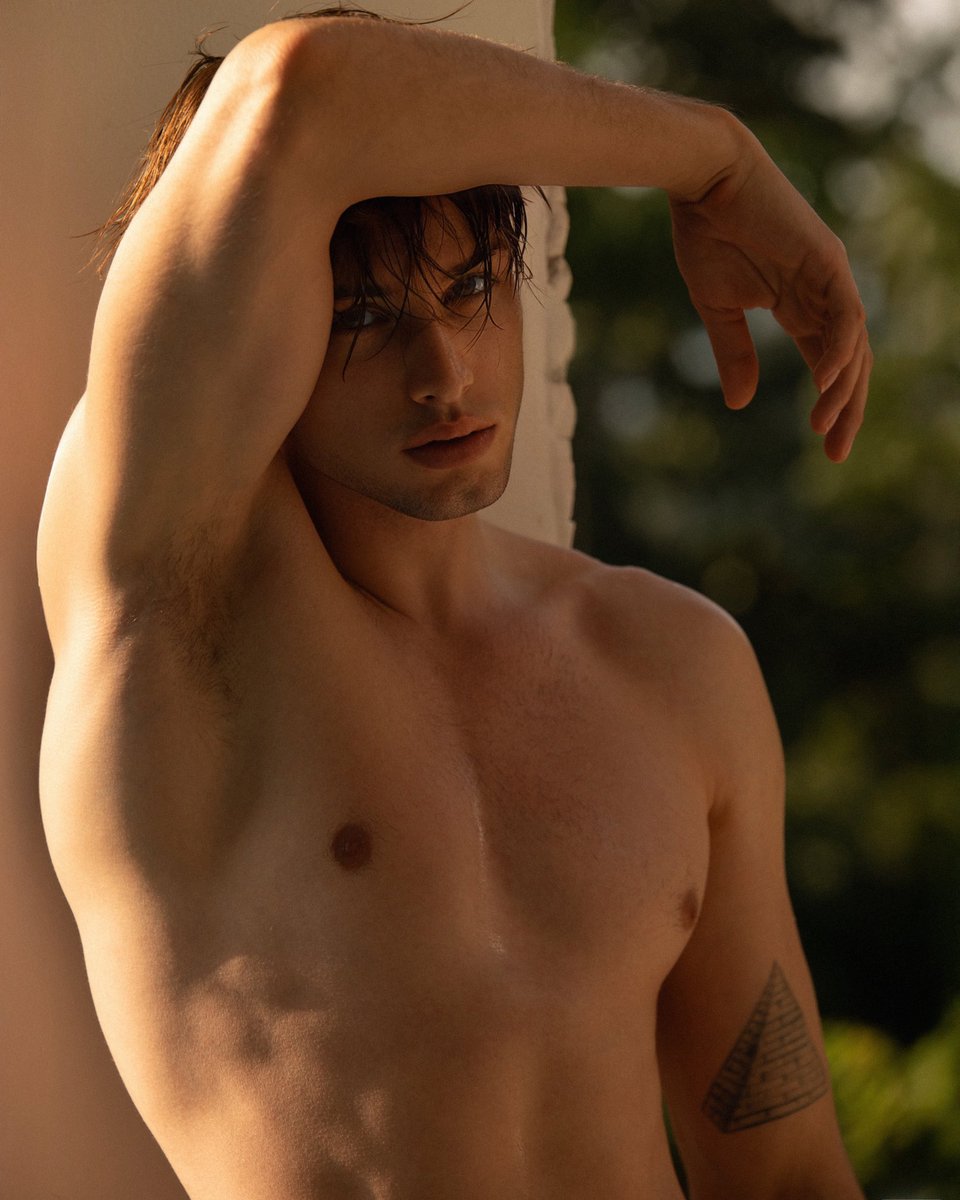 Anyone here into armpits? 👀

#hairyarmpits #male #boy #armpits #hairy #athletic #fansly #model #webcam