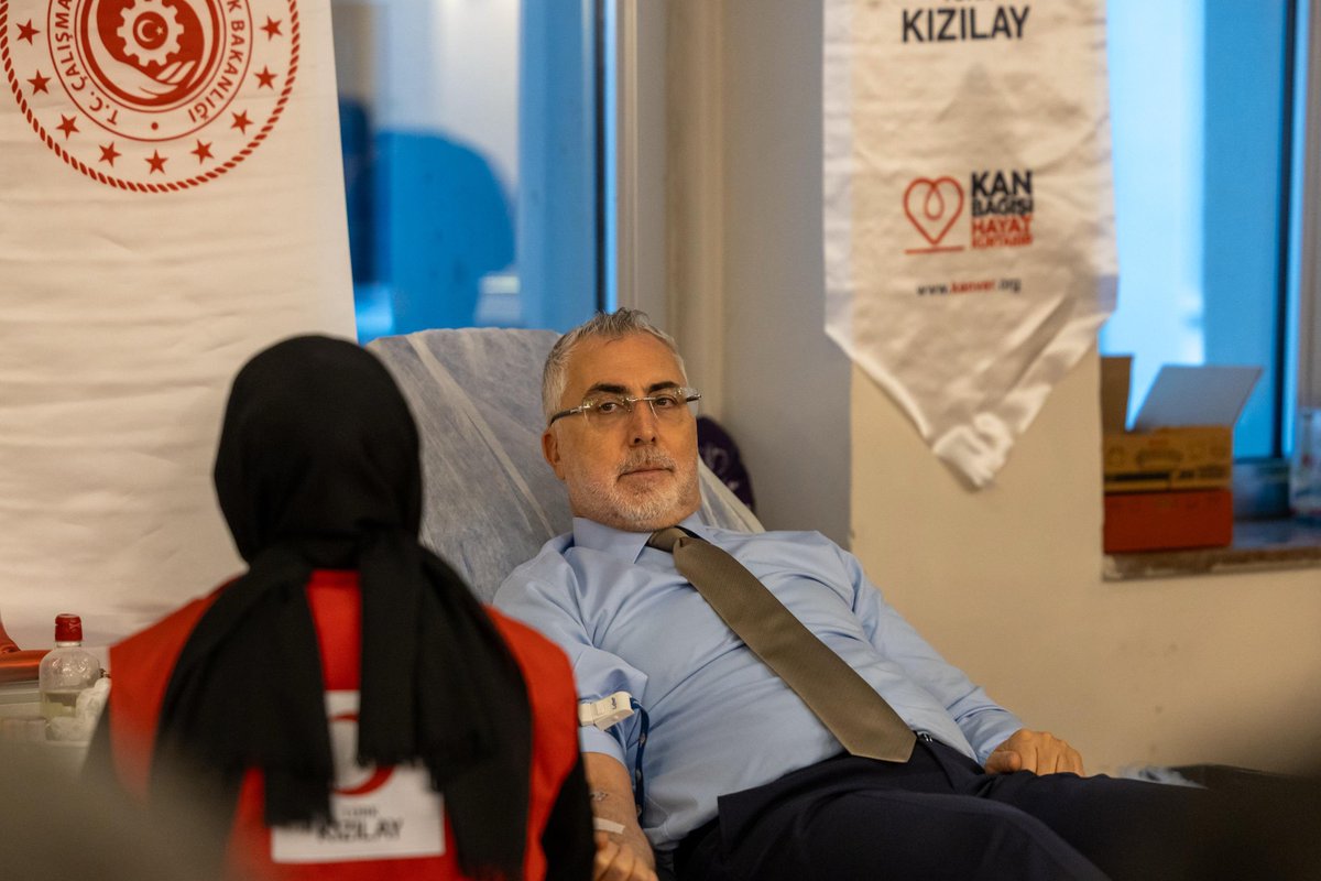 isikhanvedat's tweet photo. Kan bağışı yap, umut ol.🩸 

🌙İyiliğe uzanan yardım eli @Kizilay’ımızın Bakanlığımızda oluşturduğu Kan Bağış Merkezi’ndeydik.

Tüm vatandaşlarımızı kan bağışı yapmaya davet ediyoruz. Unutmayalım, kan sürekli bir ihtiyaçtır. https://t.co/SpsrTgSSY7