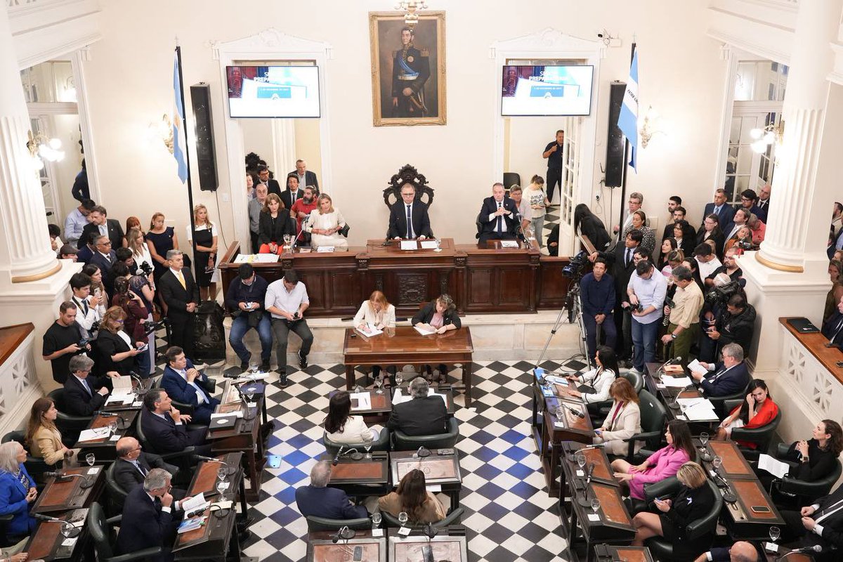 Asumí la presidencia de la Cámara Legislativa Provincial con humildad y con el compromiso de seguir trabajando cerca de cada vecino, fortaleciendo la salud, el deporte en cada territorio de nuestra provincia. Gracias a cada diputado por la confianza en esta sesión preparatoria.