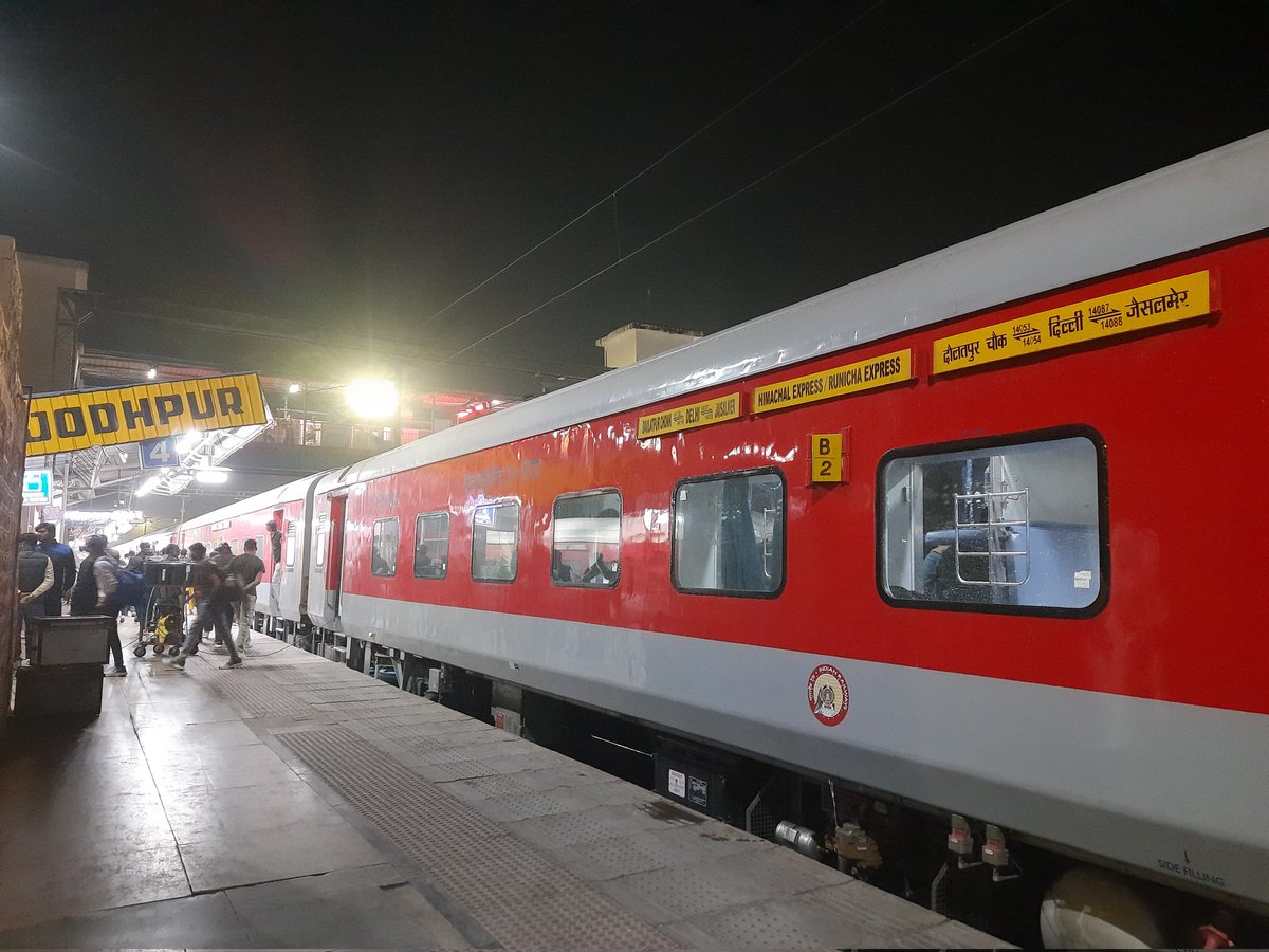 jodhpurrailways's tweet photo. Runicha Express with new LHB coaches ❤️✨️
14087 Delhi - Jaisalmer Runicha Express on it's 1st LHB run at Jodhpur !!
Watch video here : https://t.co/lXRydX4bRz
#IndianRailways #Jodhpur #Runicha https://t.co/aUEcpR3Ucm