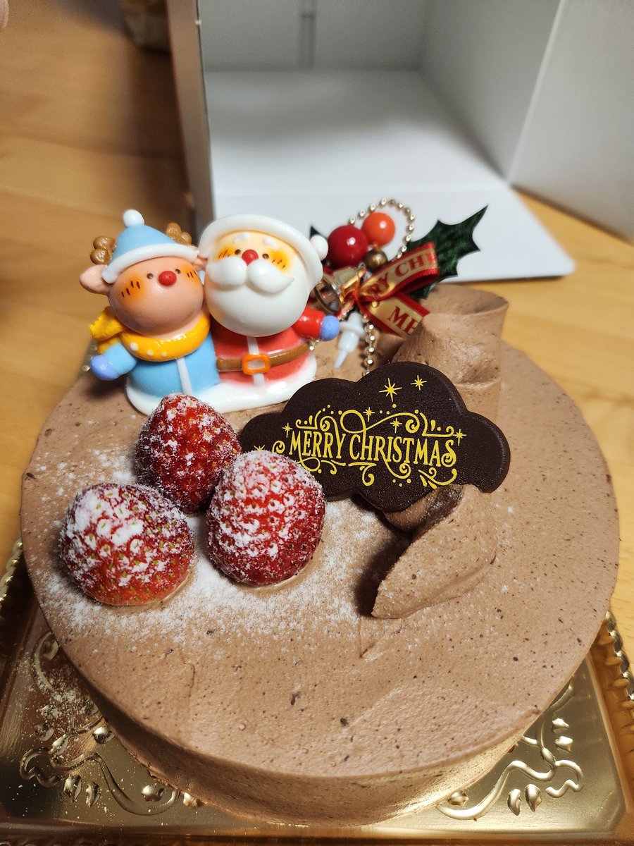 娘が実習で作ったクリスマスショートケーキ🎅
シュトーレンもポルボロンもあって、嬉しい♡♡