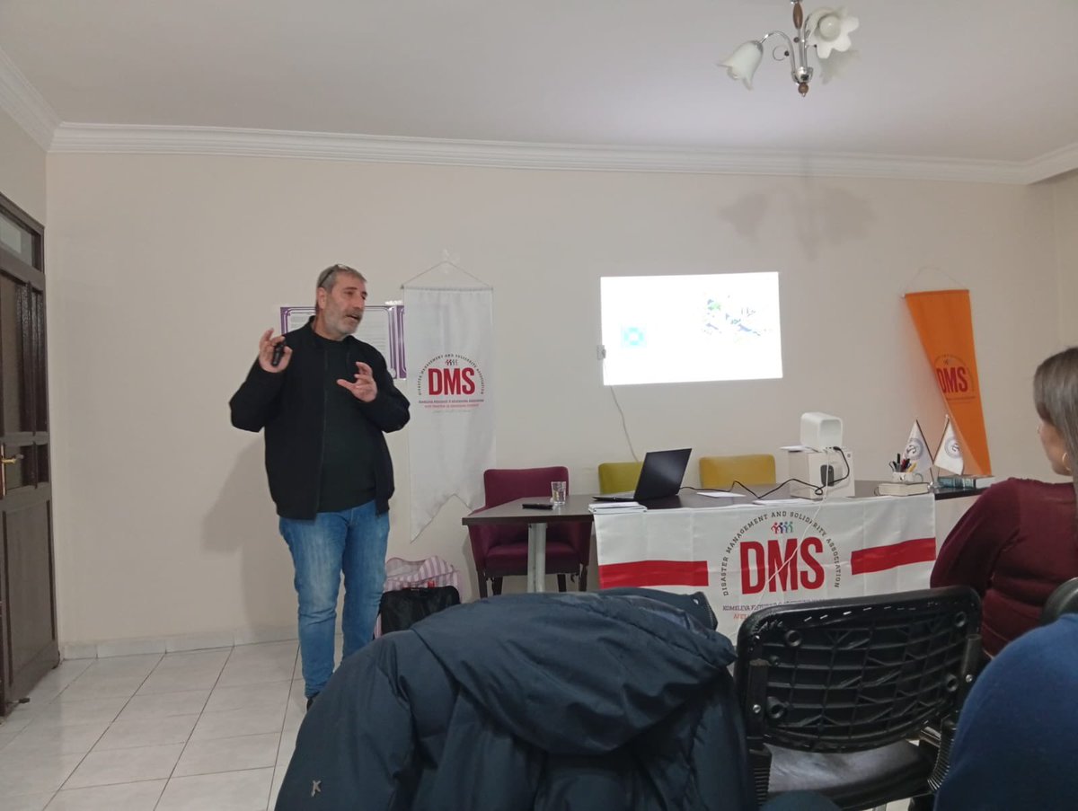 Derneğimiz tarafından Özgürlük İçin Hukukçular Derneği Amed Şubesi üyelerine ’Afet Farkındalık’ ve ‘Afet ve Toplumsal Cinsiyet Eşitliği’ eğitimi verildi.

#Afet #Karesat #Perwerde 

<a href="/ohdamed/">ÖHD Amed</a>