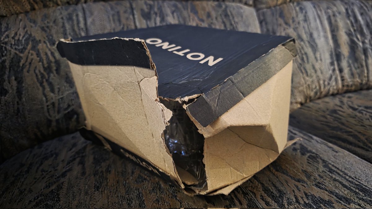 Saņēmu paciņu. Labi, ka viss sūtītais tomēr palicis iekšā. Paldies, <a href="/DPDLatvia/">DPD Latvia</a>!