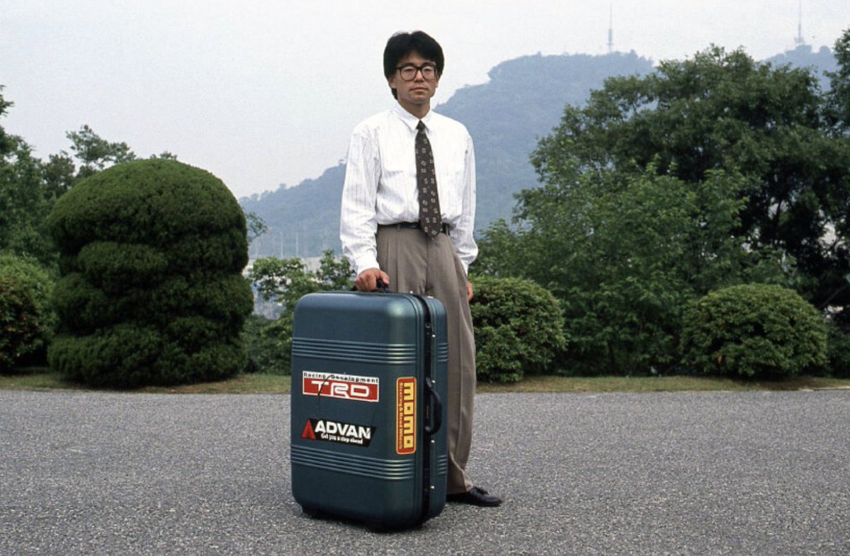 pitdesi's tweet image. In the early 90's, Mazda built a suitcase car.
1 minute to assemble

looks fun!
designboom.com/technology/red…