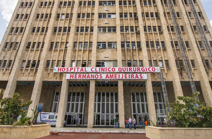 Se cumplen 40 años de una hazaña médica: el primer trasplante de corazón en #Cuba. #CubaPorLaVida, es el primero de los #DDHH que defendemos. #CubanosConDerechos