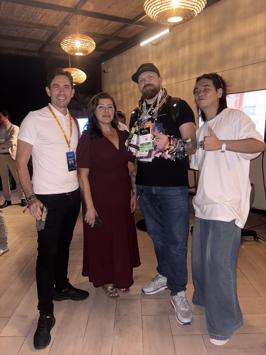 Vibing in Abu Dhabi  at pitch night for Abu Dhabi Tech Tuesdays.
Nice to connect with global builders , and meet the badge legend <a href="/Player1Taco/">(Taco) Player1Taco.eth/.sol 🛡️ Dubai - Breakpoint</a> !!
Thanks <a href="/rime_salmi/">🌸 Rime Salmi 🌸 📍Abu Dhabi</a> <a href="/fractlCMOs/">fractl</a> for the invite !