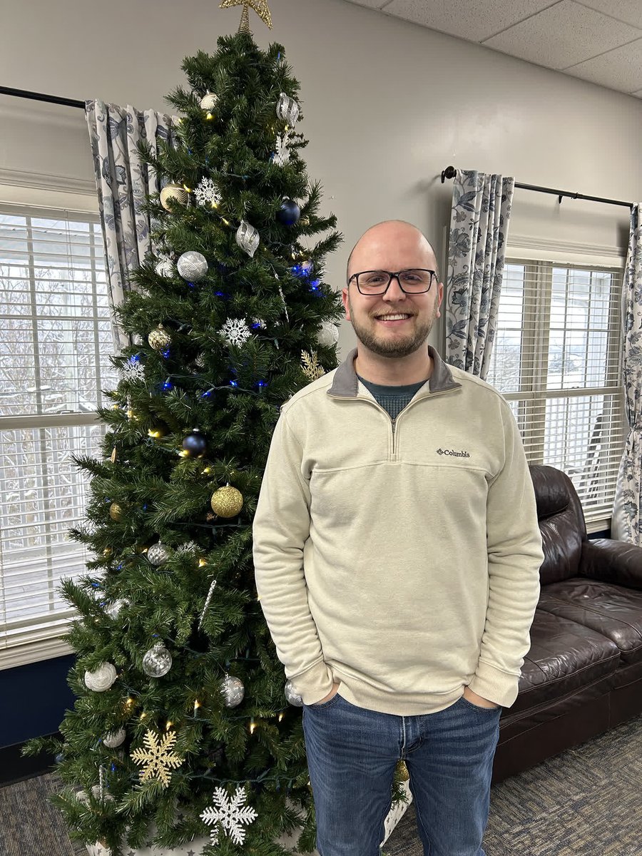 PureLifeMin's tweet image. Christmas Decorations!🎄🎁🔔

Following Thanksgiving, our Counseling Intake Coordinator, Regan Bowman, led staff and student volunteers in re-decorating the campus for Christmas. And wow, they did a great job! 👀

We love decorating for the holidays because it really helps the…