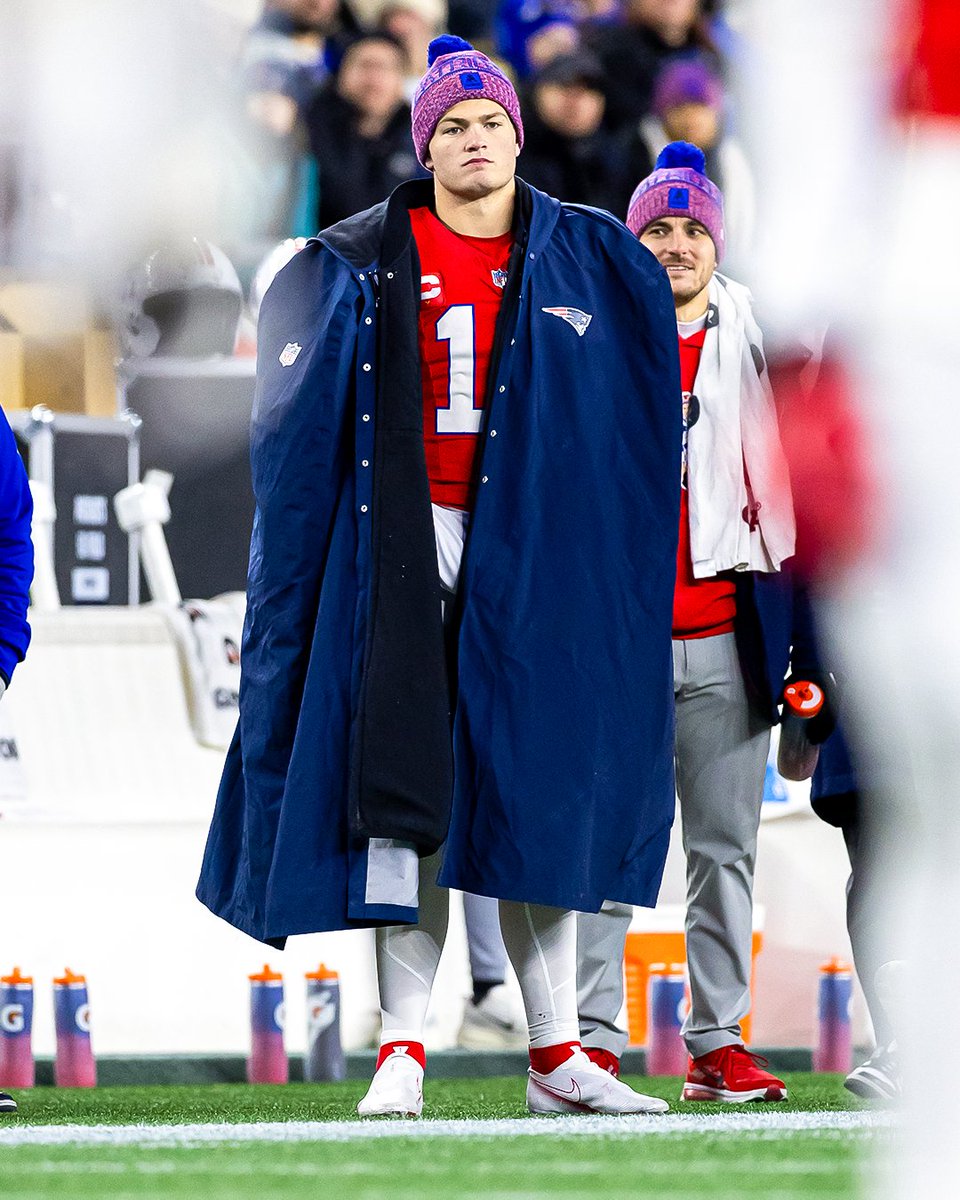 10 different @DrakeMaye2 photos- a thread 📸
#ProBowlVote | #NEPats
1️⃣: Warm Drake