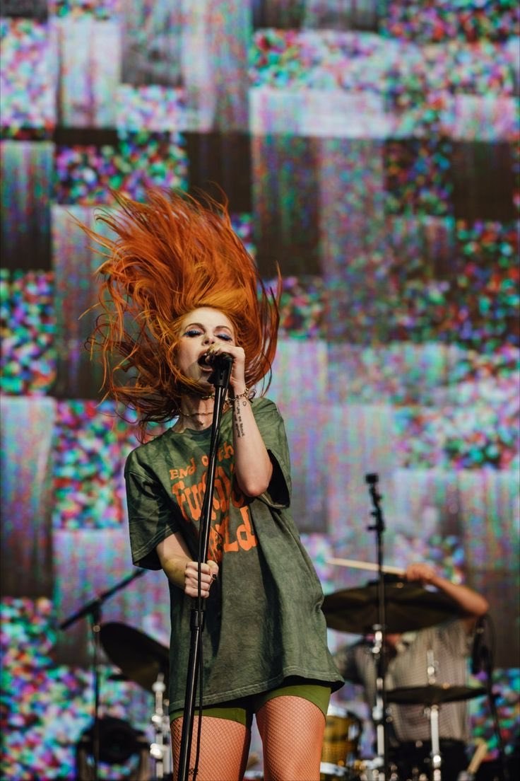 nvrfeltsoglum's tweet photo. austin city limits hayley williams i want to run to you!!! one of my favourite concert looks of hers ever🫠🧡 https://t.co/Ha1R3chnnH