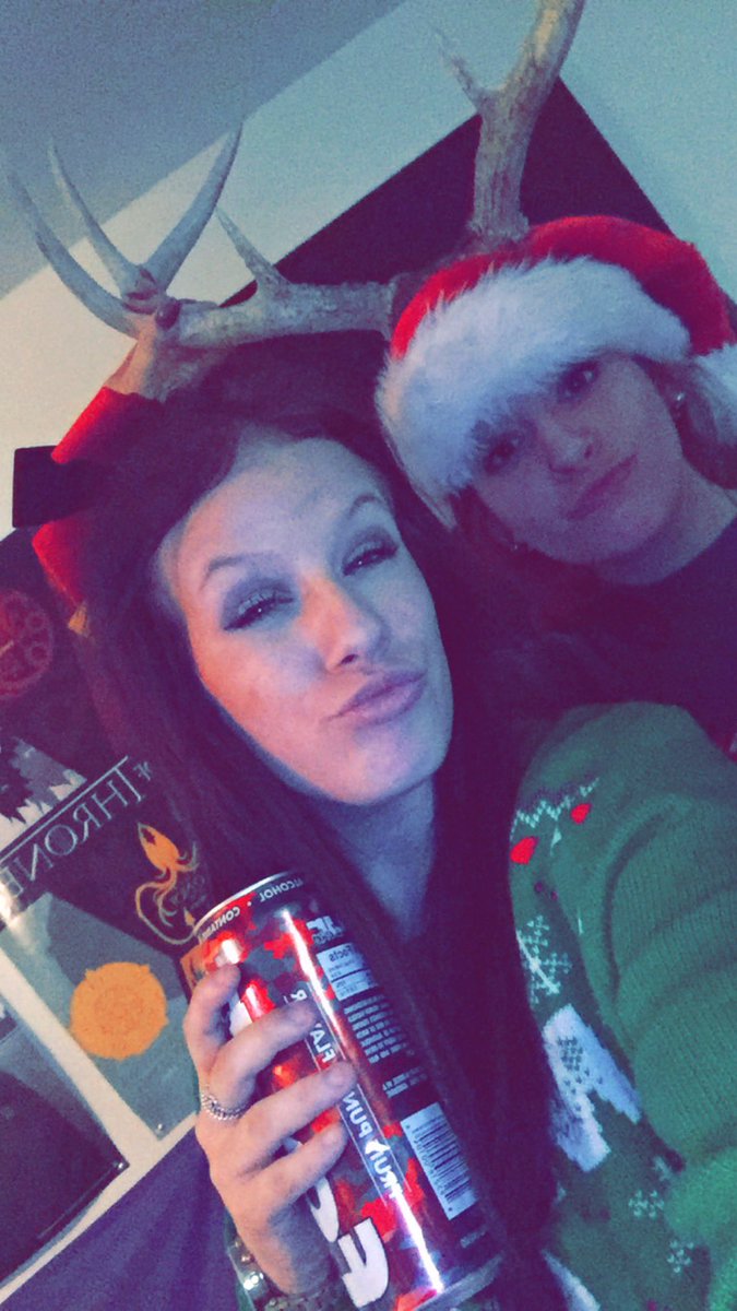 MorganGaubert's tweet photo. Happy 32nd heavenly birthday to my big boooty Judy. We miss you so much. I hope you drinking all the margs and shaking that ass today. ☀️🌻💛 https://t.co/8PZKr1xiEy
