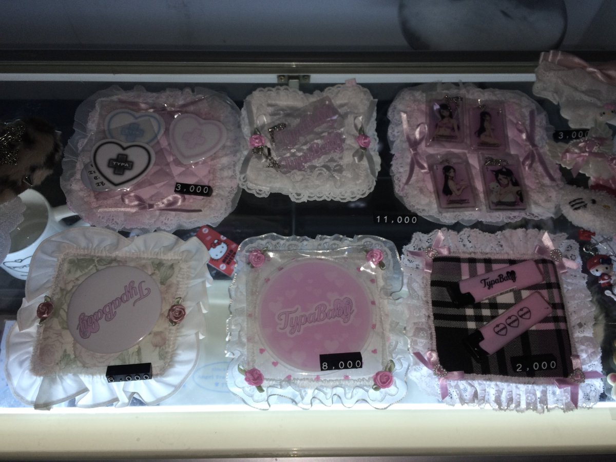 kekimeltdown's tweet image. 5s 후레시 키고 찍으묜 ㄹㅇ 디카감성임｡  ｡ ㅠㅠ♡