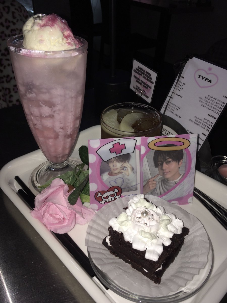 kekimeltdown's tweet image. 5s 후레시 키고 찍으묜 ㄹㅇ 디카감성임｡  ｡ ㅠㅠ♡