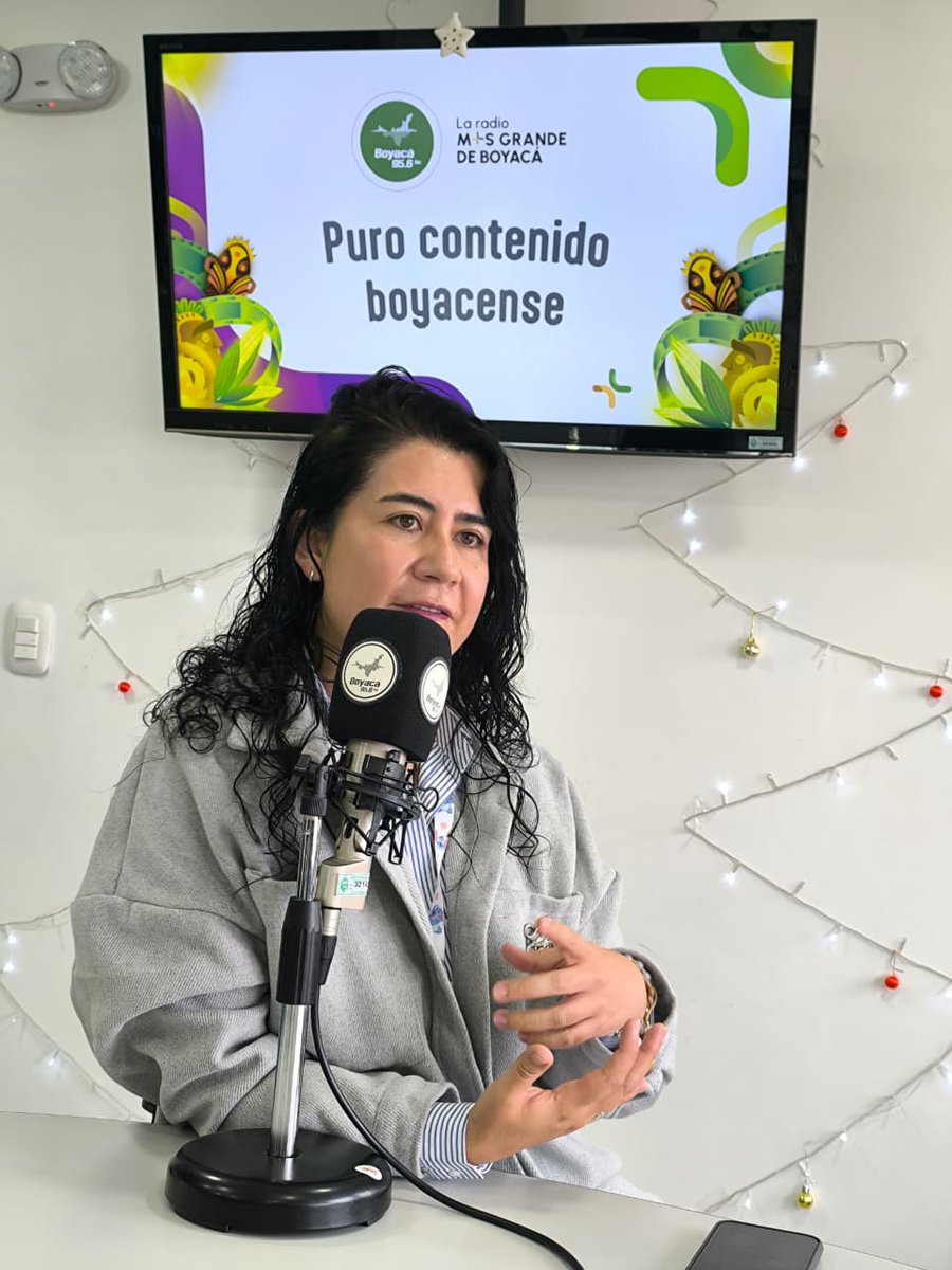 En entrevista con Boyacá 95.6 FM, la coordinadora de Urgencias y Hospitalización, Luisa Fernanda Salamanca Malgon, destacó el compromiso del equipo asistencial y la capacidad del hospital para recibir a más pacientes con calidad y humanización.