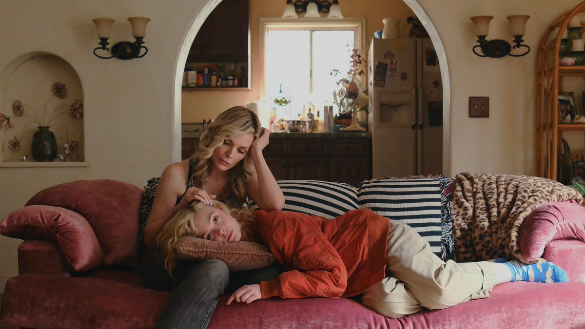 _filmcrave's tweet image. First look at ‘MARGO’S GOT MONEY TROUBLES’ starring Elle Fanning, Michelle Pfeiffer, Nick Offerman and Nicole Kidman. 📷

It follows Margo, a struggling young mom who turns to OnlyFans and thrives using her pro-wrestler father’s lessons.

Premiering April 15 on Apple TV.