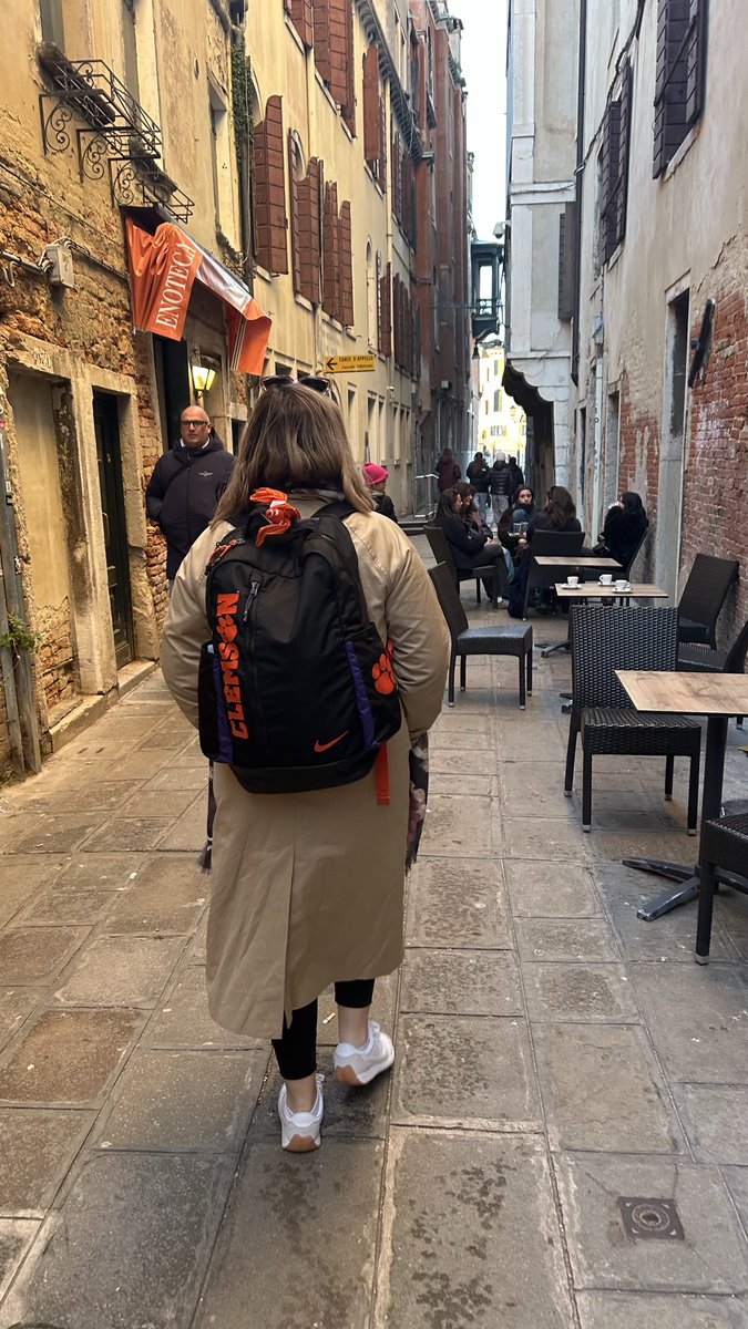 ClemsonKasey's tweet photo. Just a Clemson Girl in Venice Italy! https://t.co/PiWtU86ovA