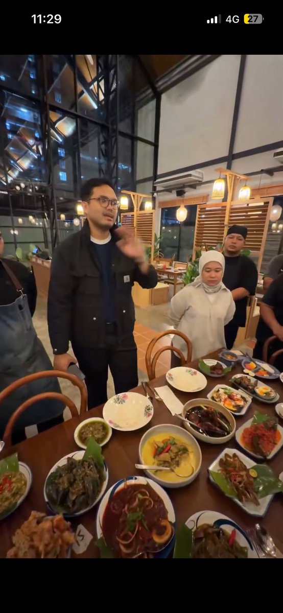 richardker's tweet image. People see Khairul Aming’s Rembayung today and think it happened overnight.

But the part most people miss is this:

It took Khairul Aming ten years to go from online to offline.

Ten years before a restaurant even made sense.

A decade of cooking in front of a camera.
A decade…