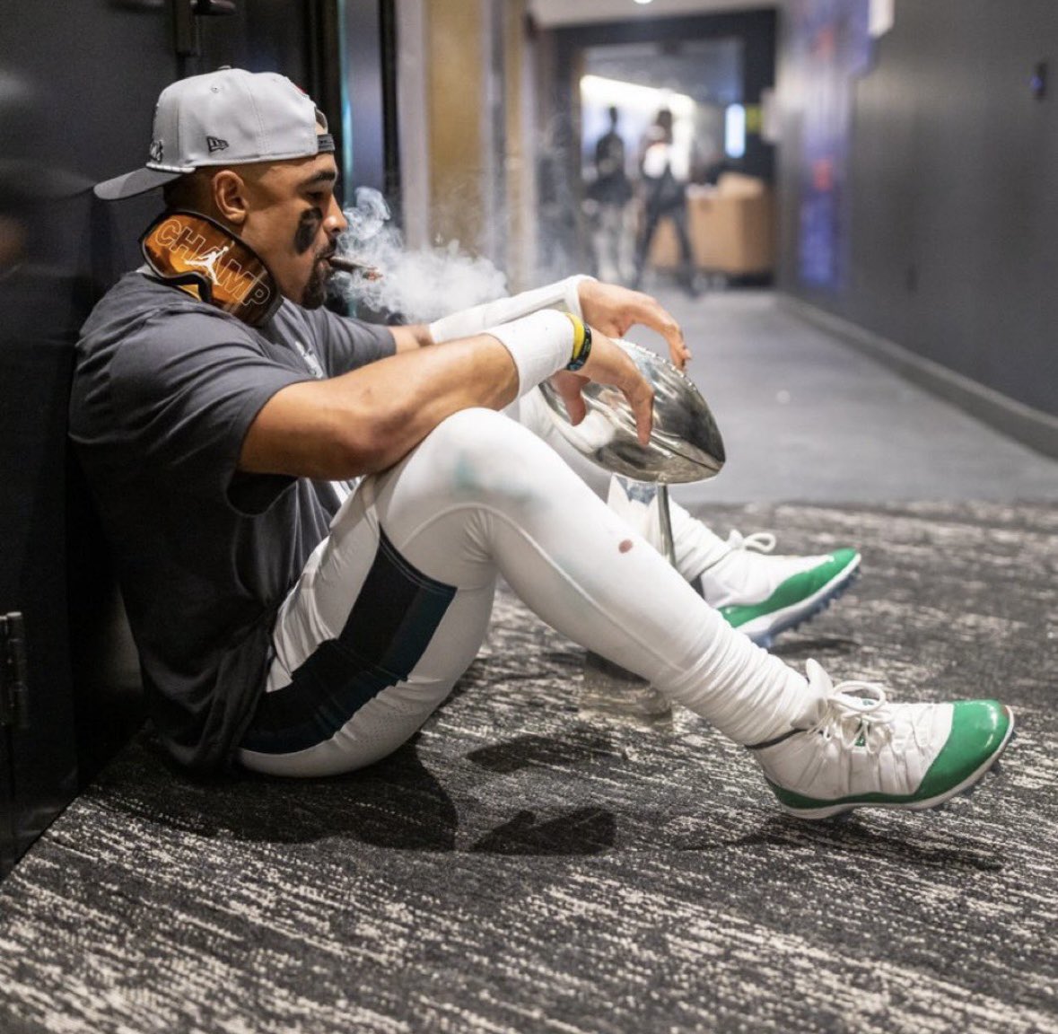 EaglesNation091's tweet image. Here’s what I’m gonna say….

Any Eagles fan that is turning on a top 5 qb in this league and a Super Bowl MVP will get blocked idc🤷🏽‍♂️ I have been an Eagles fan since 2008 and ever since Hurts has taken over as QB the Eagles have made it to 2 superbowls and won one against this…