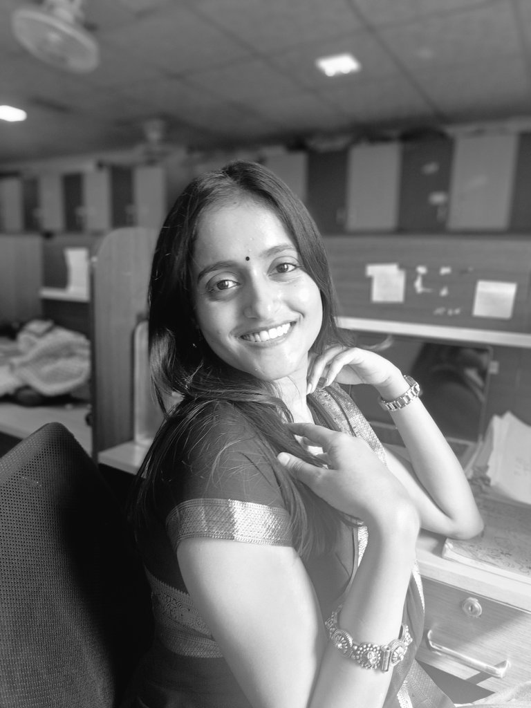emo_ananya's tweet image. Quote with your black and white picture