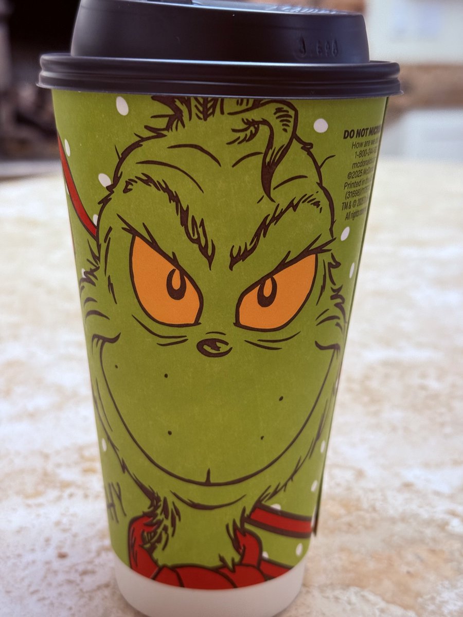 Arab_Dutchgirl's tweet image. A real treat.#TheGrinch thank you ,⁦@McDonalds⁩ falling in love with #grumpy people thanks to #twitter #bemoan  #coffee #freak What a night last night…..just when things are calming down ……. Happy Tuesday adoring friends.Love,Becca the grinch 🥰🥰🎁🎅🎅 #photo