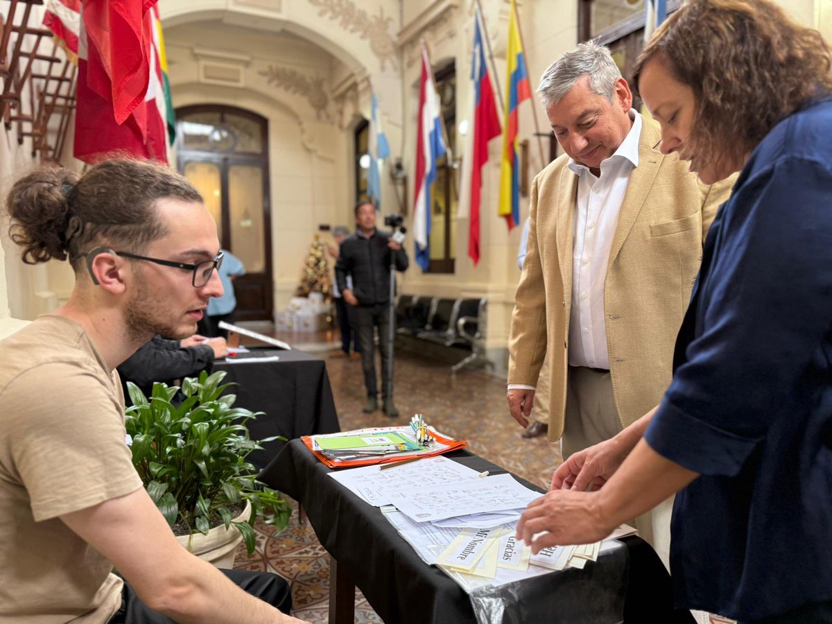 En el Día Nacional de las Personas con Discapacidad, el Intendente, <a href="/PajaroEnciso/">Carlos Enciso Christiansen</a>, participó de una jornada interactiva en la IDF junto al Prof. de LSU, Ignacio López y el instructor de Braille, Javier Rodríguez. 
Compromiso, inclusión y aprendizaje para todos.