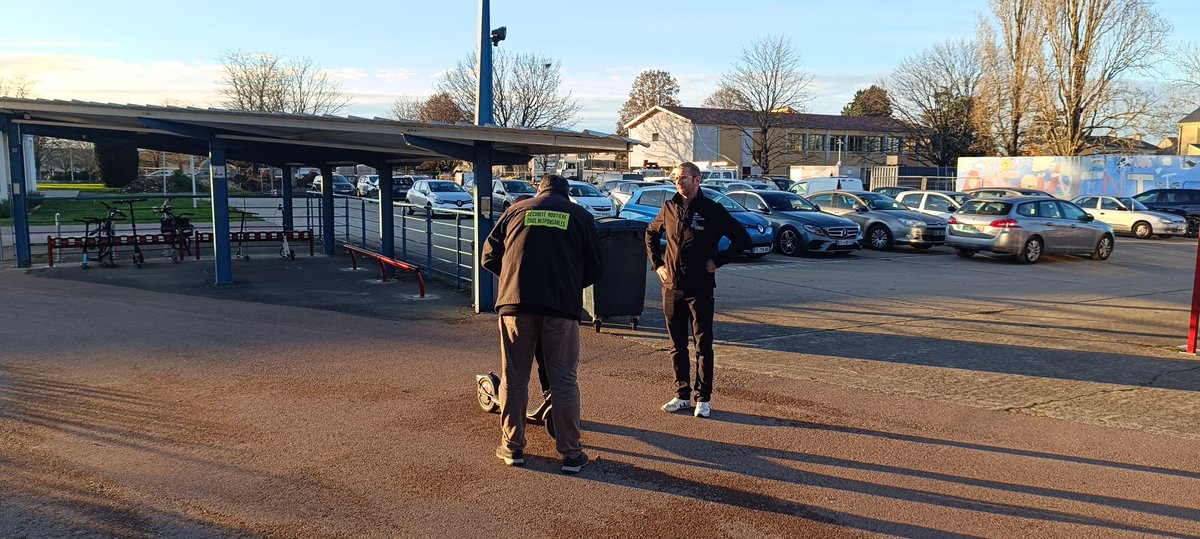 Opération de prévention routière pour les 2 roues au Collège La Fayette. Merci aux services de la <a href="/Indre36/">Département de l'Indre</a> #préfecturedeIndre pour la sensibilisation aux risques et la visibilité de nuit