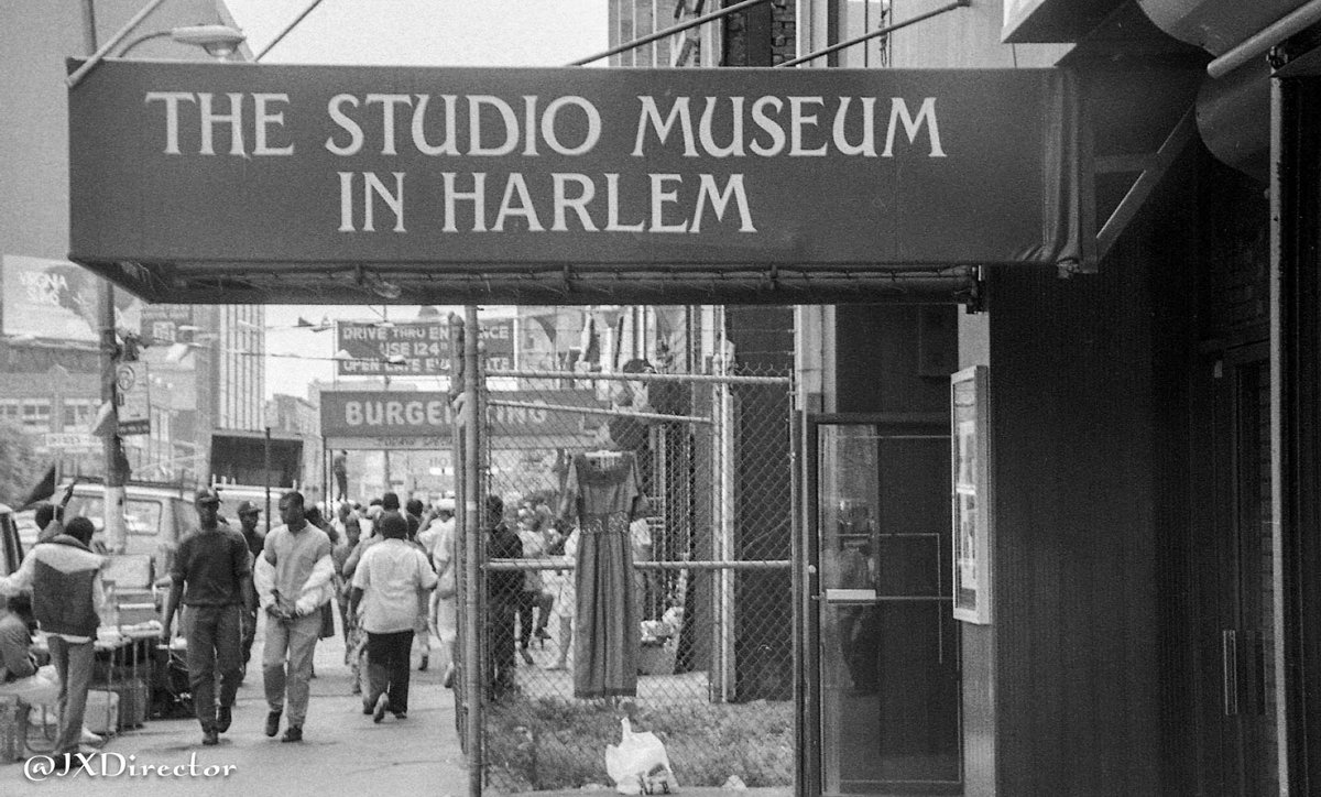 JXDirector's tweet photo. Living in the Past, 35mm Streetwalking NYC

#StreetPhotography #Creative #UrbanStories #LensOnLife #JXDirector https://t.co/tcYpcOKSDt