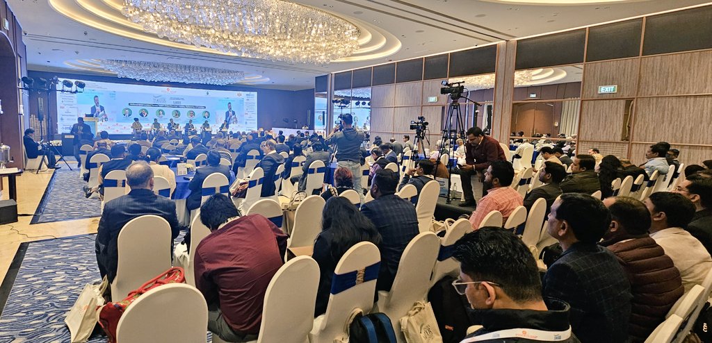 दिल्ली में आयोजित "एसोचैम नेशनल वाटर अवार्ड" में सतना स्मार्ट सिटी को "अर्बन वाटर मैनेजमेंट" कैटिगरी में नेशनल अवॉर्ड प्राप्त हुआ।
कार्यक्रम के मुख्य अतिथि केंद्रीय राज्य मंत्री श्री श्री राज भूषण चौधरी जी ने महापौर श्री योगेश ताम्रकार जी सहित सतना स्मार्ट सिटी स्टाफ को बधाई दी।