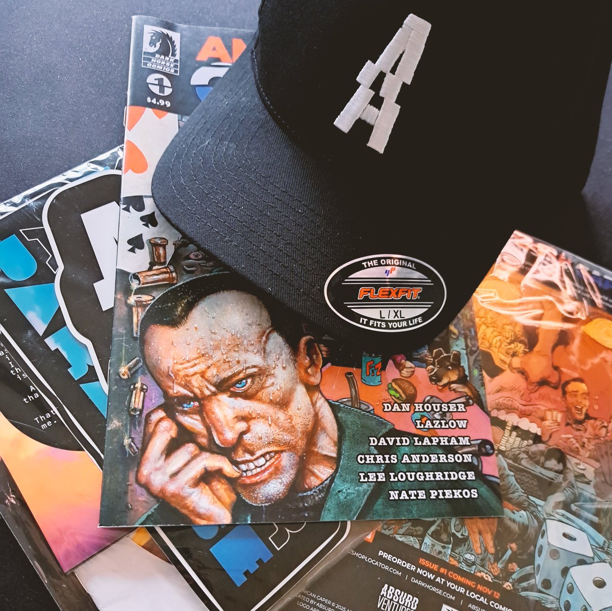 C’est parti pour découvrir le volume #1 de American Caper de <a href="/AbsurdVentures/">Absurd Ventures</a> !

J’ai commencé à lire les premières pages, et franchement… ça annonce déjà du très, très lourd 👀