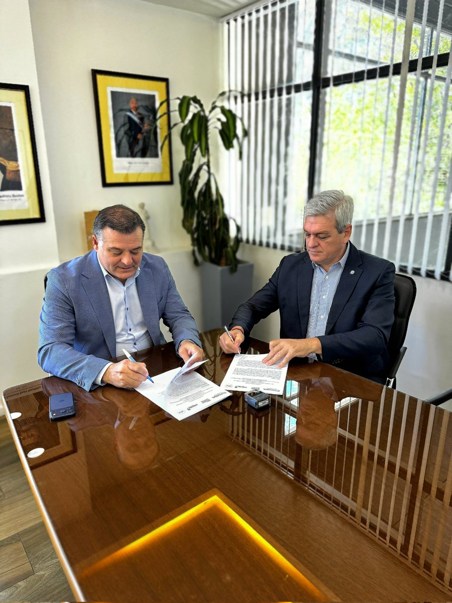 🤝🏻 Junto al presidente de AHT, Marcelo Salas, firmamos un convenio para impulsar una hotelería más sustentable en Córdoba. 🏨 Con el programa Hoteles más Verdes, los alojamientos podrán acceder a capacitaciones, coaching técnico y avanzar en la certificación de prácticas