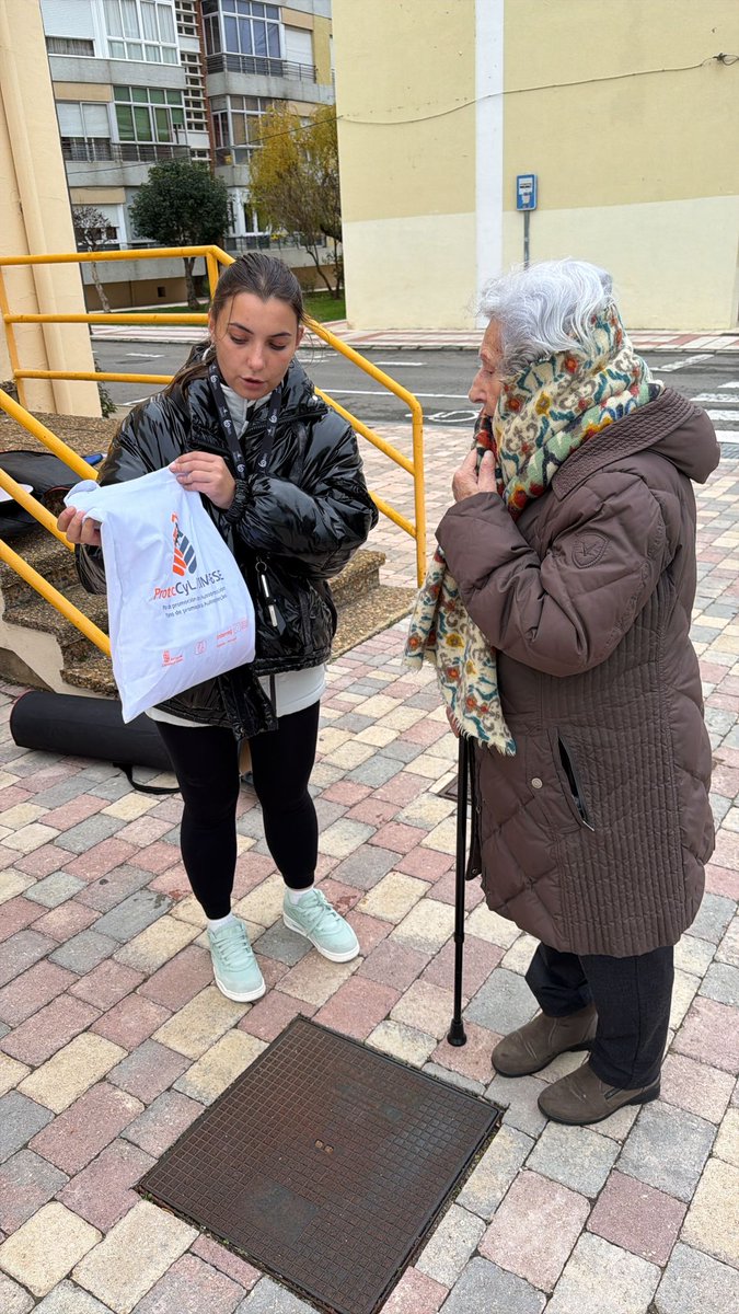 Hoy nos encontramos en #sanandresdelrabanedo acercando la cultura de la autoprotección a toda su población.🧡
#CIMBSE #ProtecCyL #Seguridad #EntornoRural
@ProtecCyL_CIMBSE