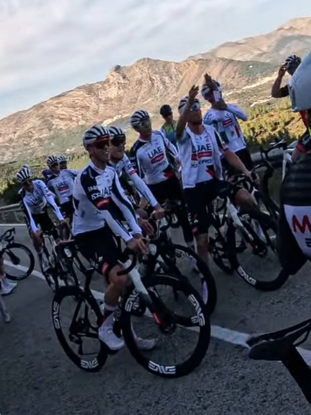 G7vQ2iuXkAAQ72j?format=jpg&name=large