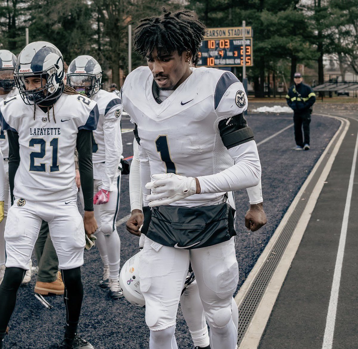 josh_simp8's tweet photo. Senior season highlights.
1,416 all-purpose yard
17 rushing tds
2 rec tds
12-2 (11.5 games played)
 District OPOY, 1st team RB, and 1st team PR✅
Region 4A 1st team RB✅
https://t.co/ZATpOp2OTF
#VA #Agtg #athlete #senior https://t.co/D72EDMifnp