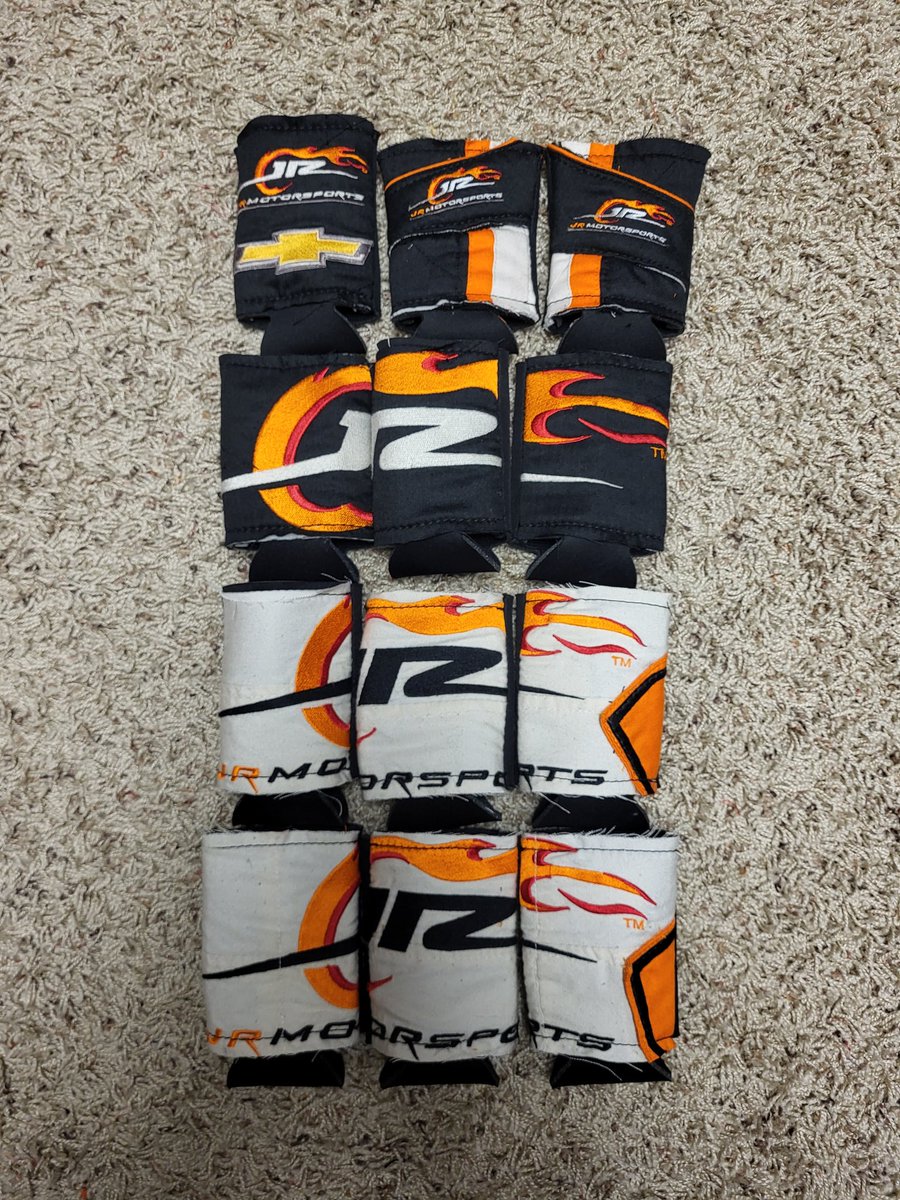 Suitzees tweet media