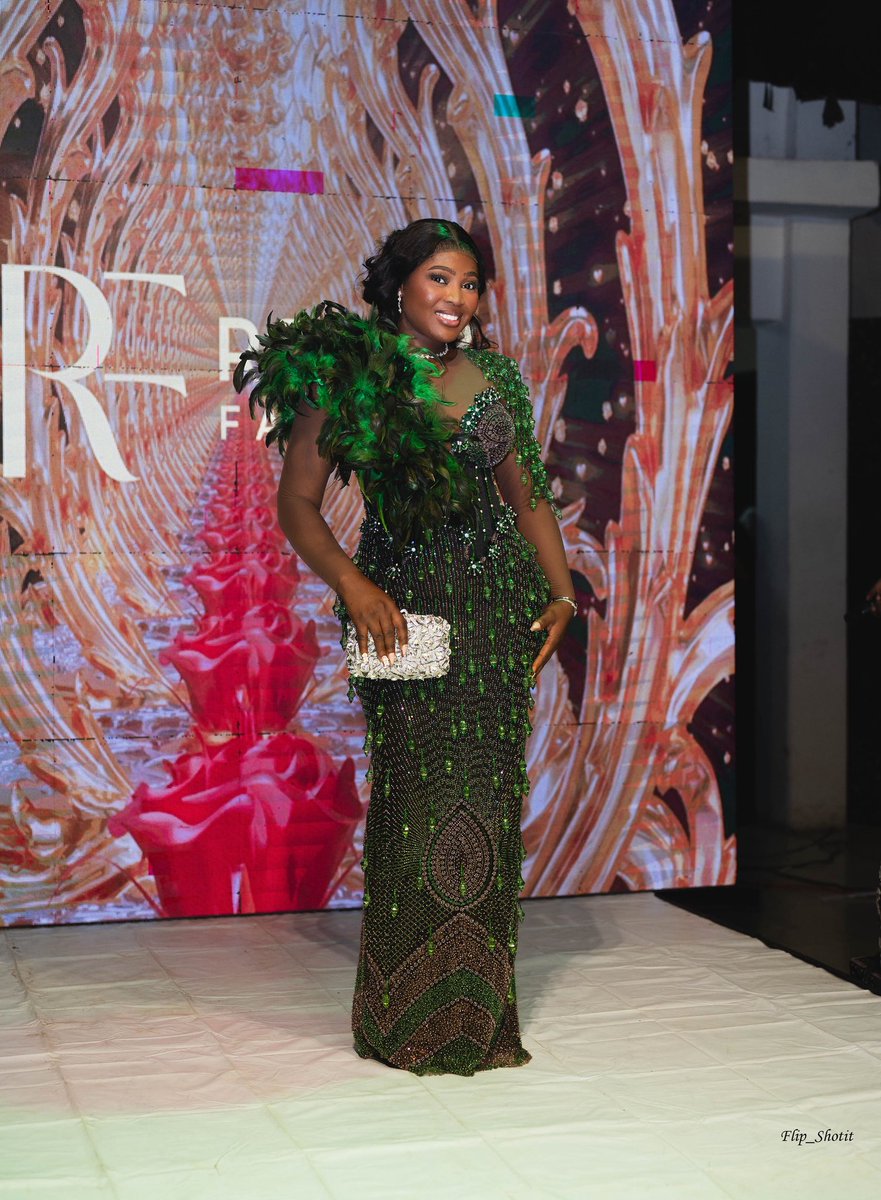 FlipShotit's tweet photo. Emerald on the runway 💚

Blink and you might miss a slay. 😉
Rossy Fashion School graduates turned the runway into a movie set and I had front-row seats behind the lens.

📸: @FlipShotit https://t.co/a3VLLQ0Hi9