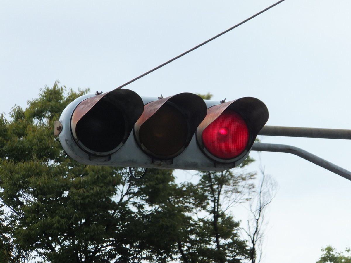 信号機　本物 大阪府吹田市にある、京三製宇宙人の300mmタイプです。昭和54年