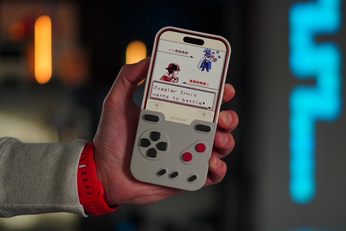 nandoprince93's tweet image. The perfect case doesn’t exist…🤯 

This has to be my favorite case of all time 🤤 

A case that comes apart and puts physical game boy controls on your iPhone 😳 

Would you use a case like this 🤔 

No batteries, no connections, no Bluetooth, just mimics touch input. Genius