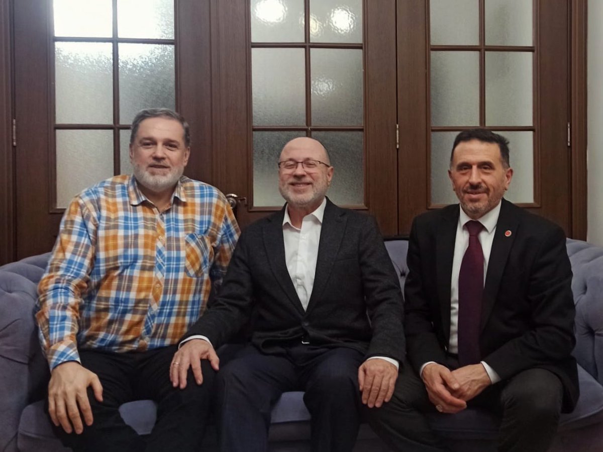 İlçe Başkanımız Hakan Gökcan, geçmiş dönem ilçe icra kurulu üyelerimizden Serdar Sağlam beye ziyarette bulundular.

Nazil misafirperveliği için teşekkür ederiz.