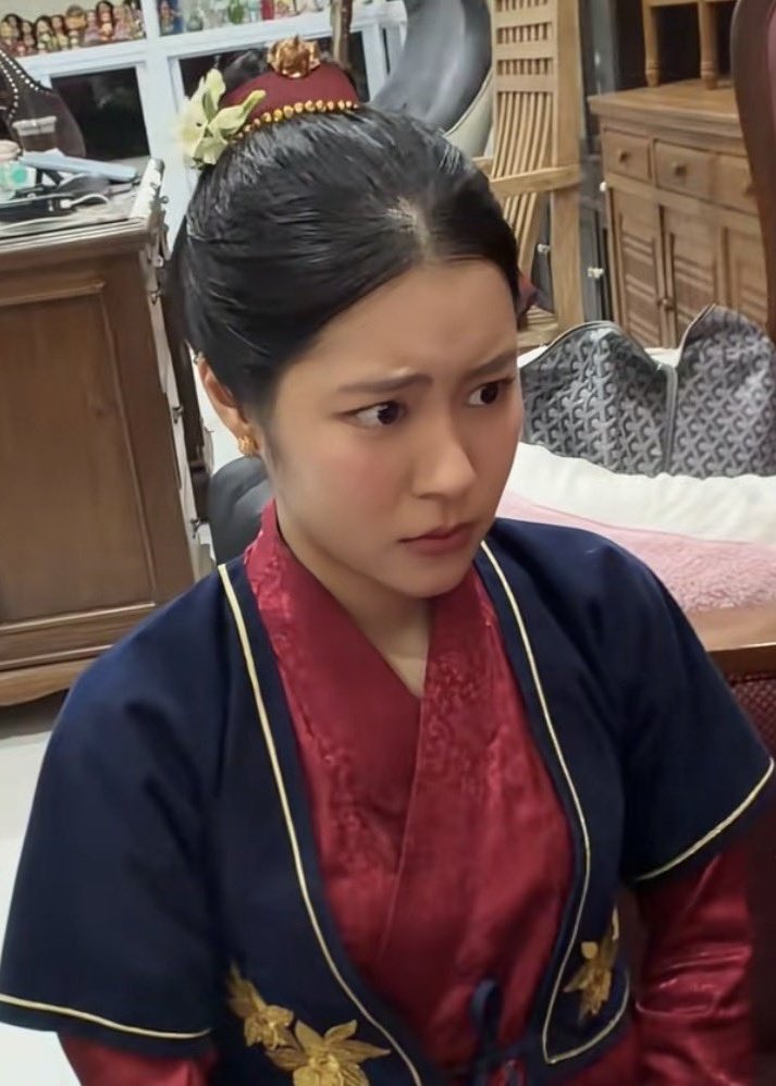 LJLuthors's tweet image. #Ciizezphr #Ciizerutricha 

before i eat:                             after i eat: