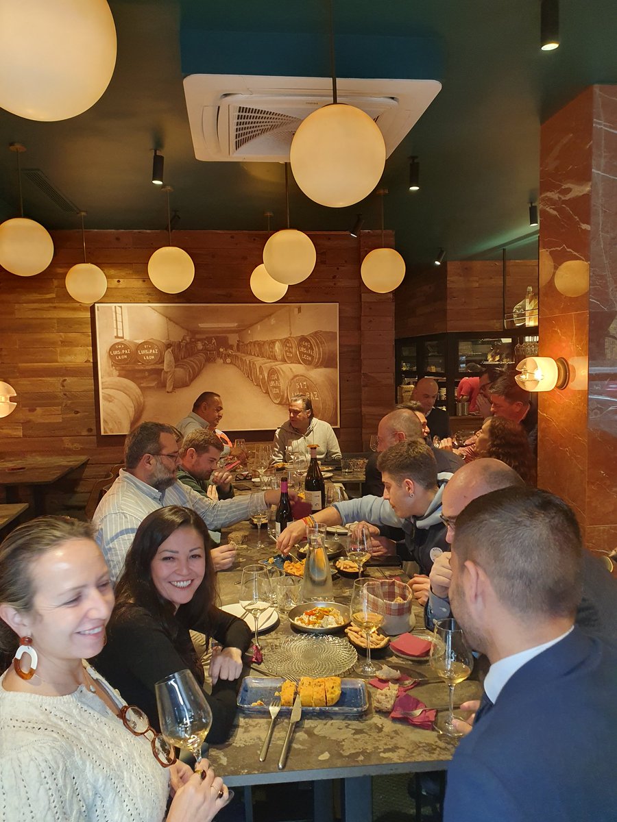 Un año más, recibimos a nuestros Proveedores para agradecerles todo su apoyo y esfuerzo durante el año, y para brindar con optimismo (siempre) por el futuro. Son parte indispensable de cualquier proyecto de Hostelería.
GRACIAS 🥂🙏