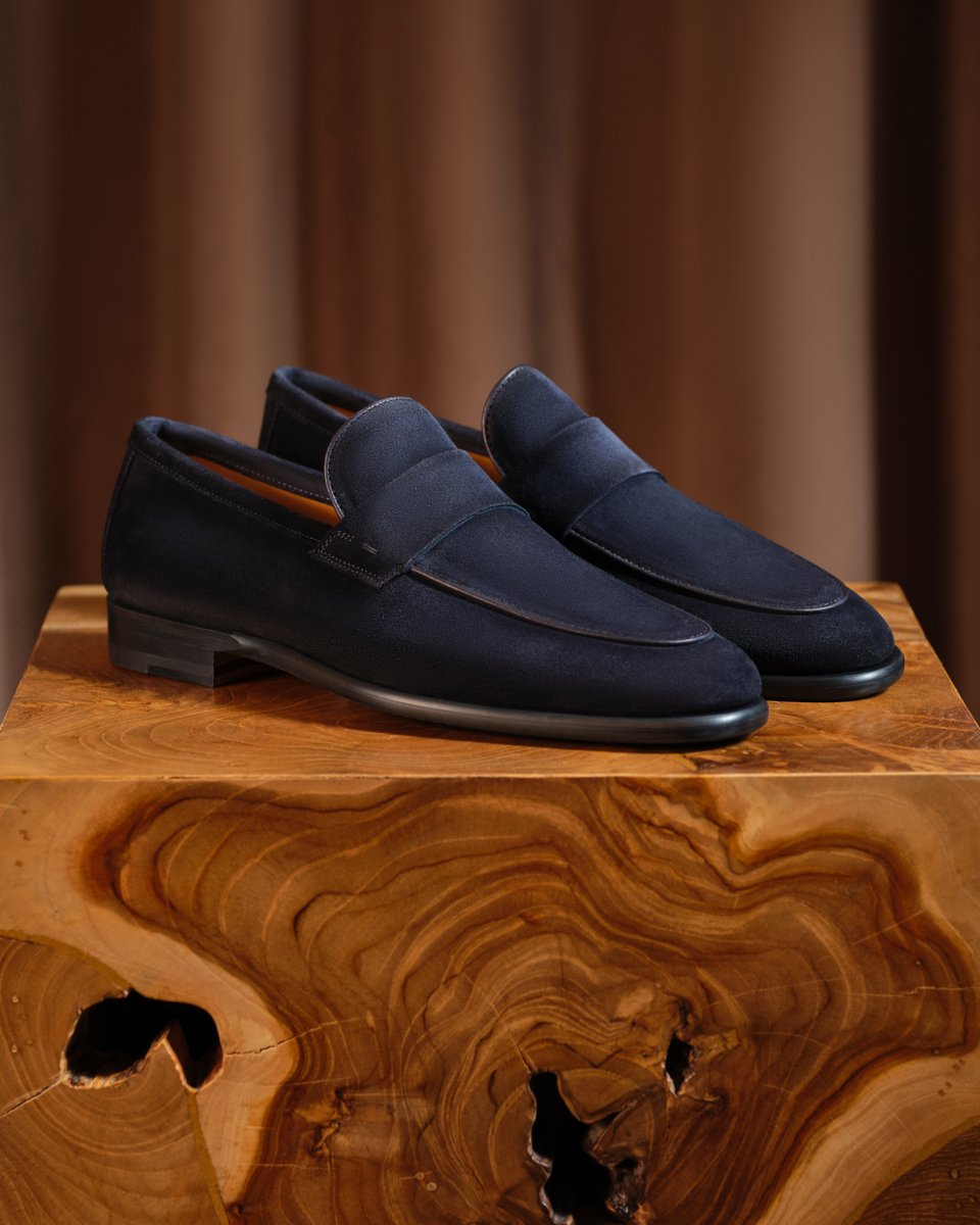 FW25 | Introducing the Duerro.
A sleek reinterpretation of the penny loafer with a cleaner silhouette, subtle contrast piping, and effortless sophistication. Crafted for the modern gentleman who prefers understatement over excess. Shop style now at magnanni.com/duerro#color=1…