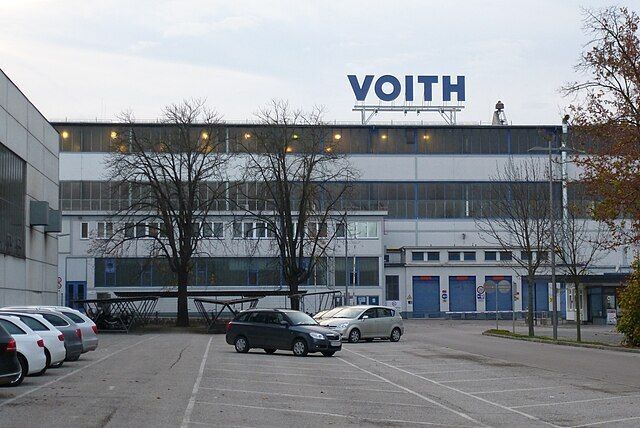 Maschinenbauer Voith prüft Stellenabbau von bis zu 2500 Jobs - Strategische Neuausrichtung wegen globaler Probleme.

Der Maschinen- und Anlagenbauer Voith aus Heidenheim steht vor einem massiven Umbau: Der Konzern prüft strukturelle Veränderungen, die den Abbau von bis zu 2500